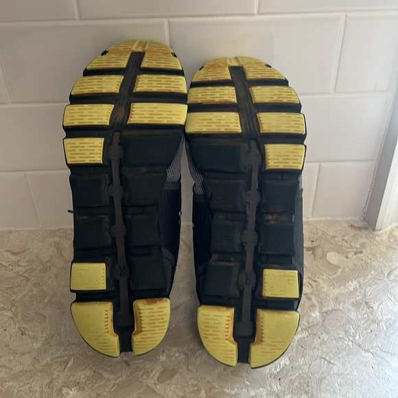 On Running Sneakers in Gray and Yellow - Picture 7 of 8